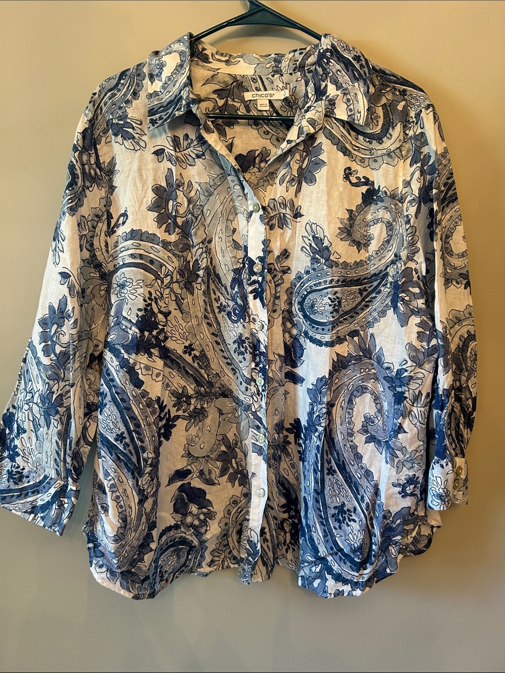 Chico’s 100% Linen Blue and White Paisley Button Down, Women’s Size 3 (16)